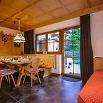 Hutte Thaler בקתה *